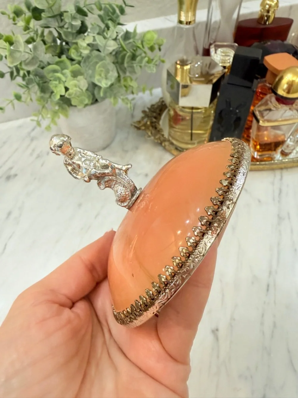 Vintage Estee Lauder Compact & Unusual Domed Mirror with Cherub - Picture 7 of 17